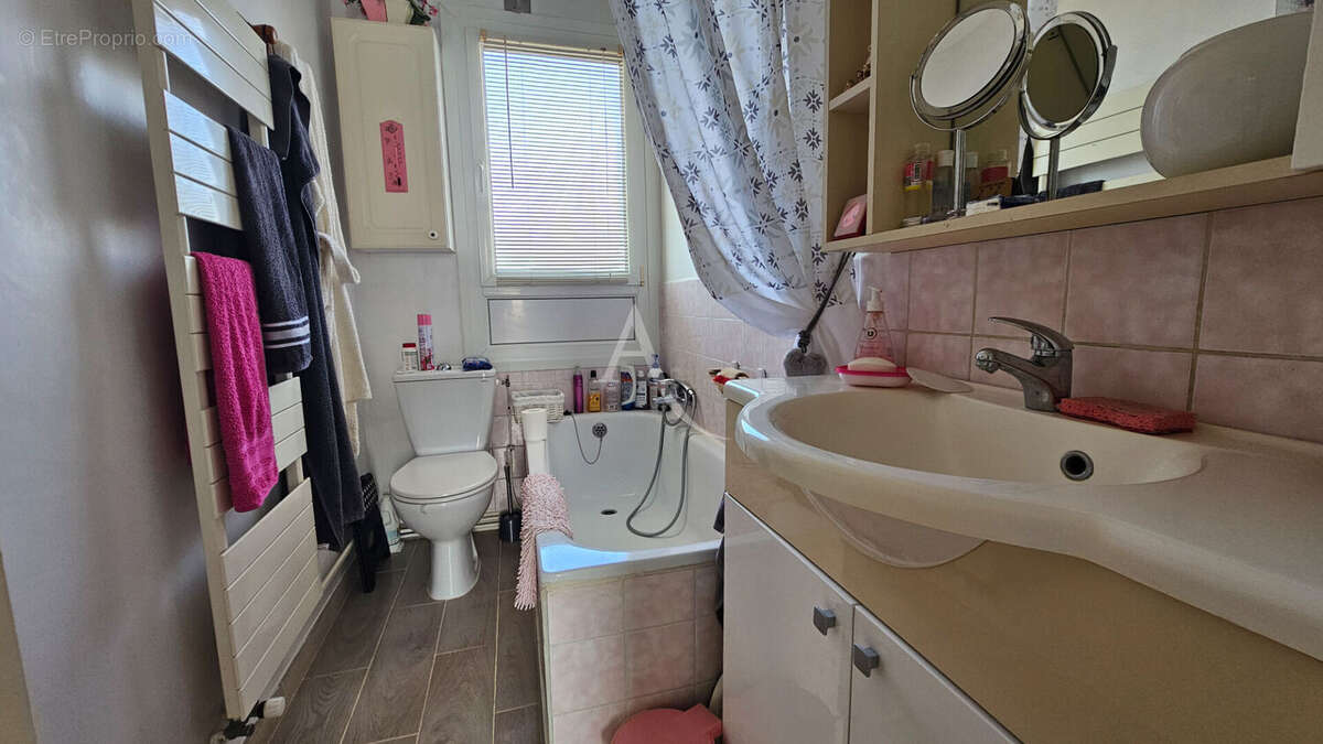 Maison  centre bourg 5 chbres / garage/terrain constructible - photo 5