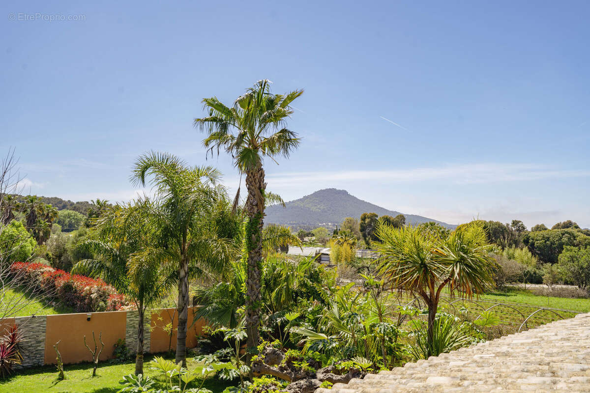 Maison à CARQUEIRANNE