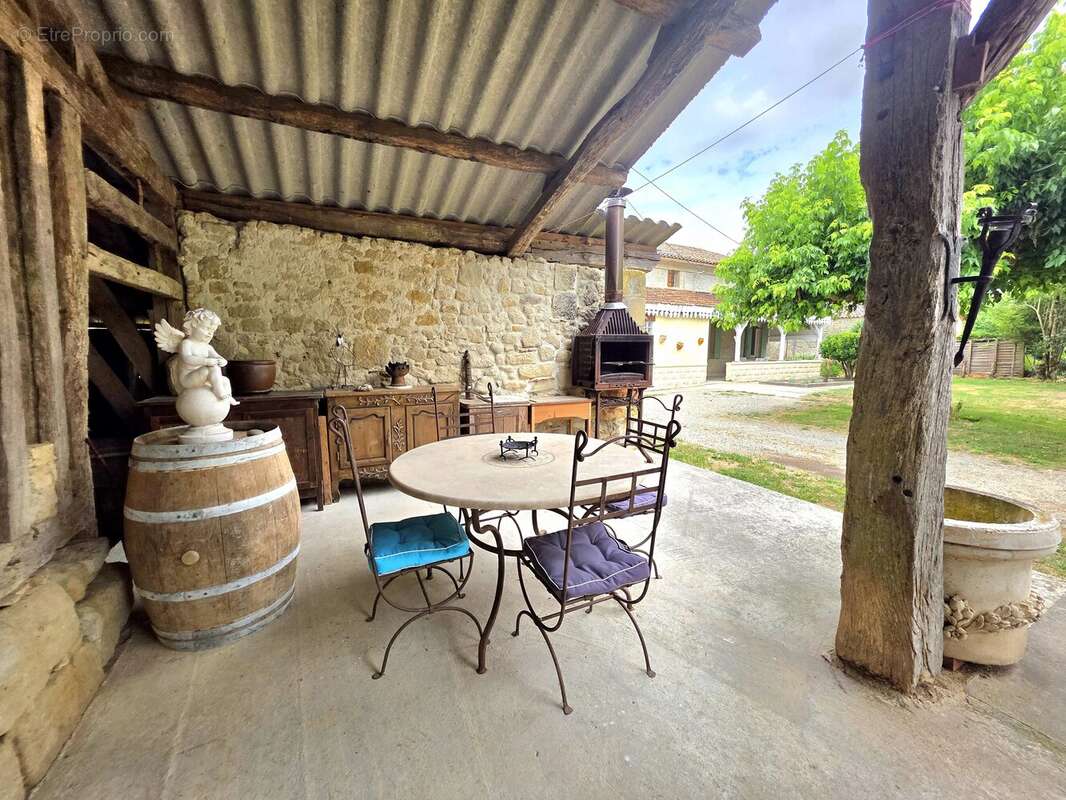 Le Vieux Chai– Spacieuse maison en pierre avec grange rénovée et vue panoramique - photo 19