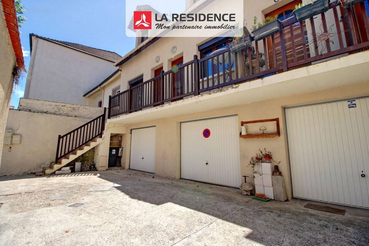 Appartement à CHANTELOUP-LES-VIGNES