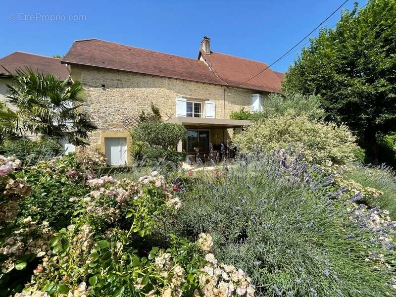 Dpt Dordogne (24), à vendre  maison P8 de 292,68 m² - Terrain de 1 777,00 m² - photo 5