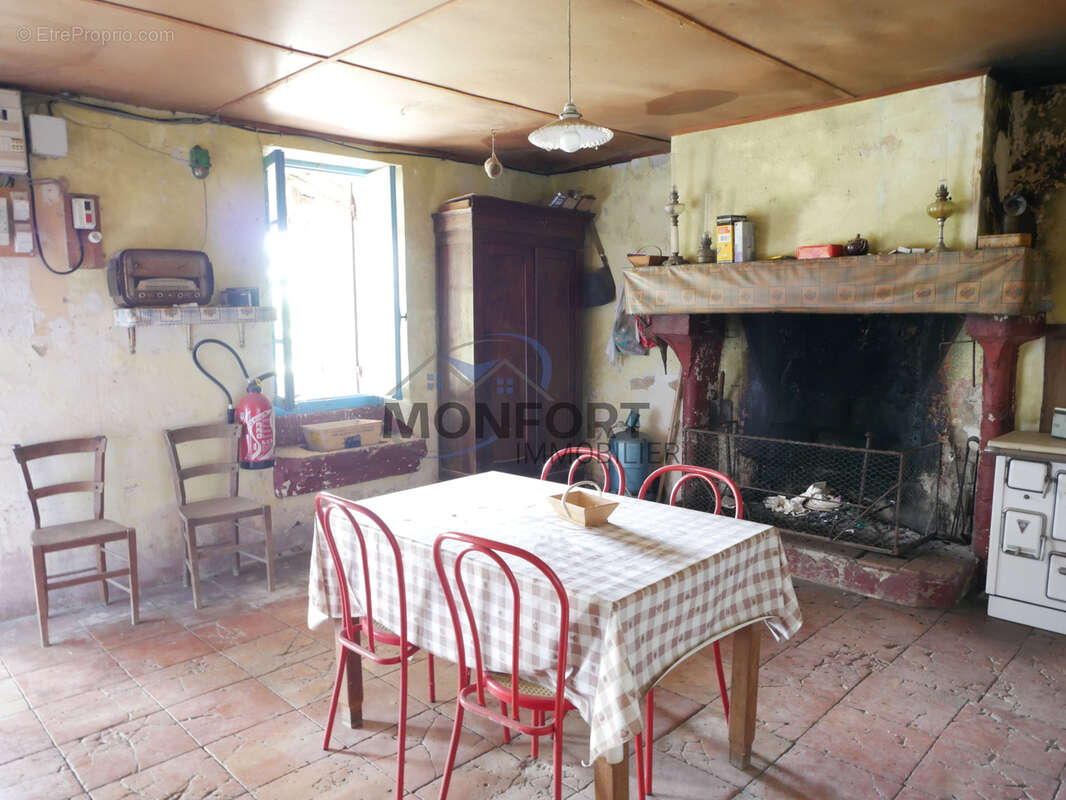 Ferme en pierre à rénover   dépendances, 1,5 ha de terrain et vue panoramique   idéal gîtes ou chambres d’hôte - photo 6