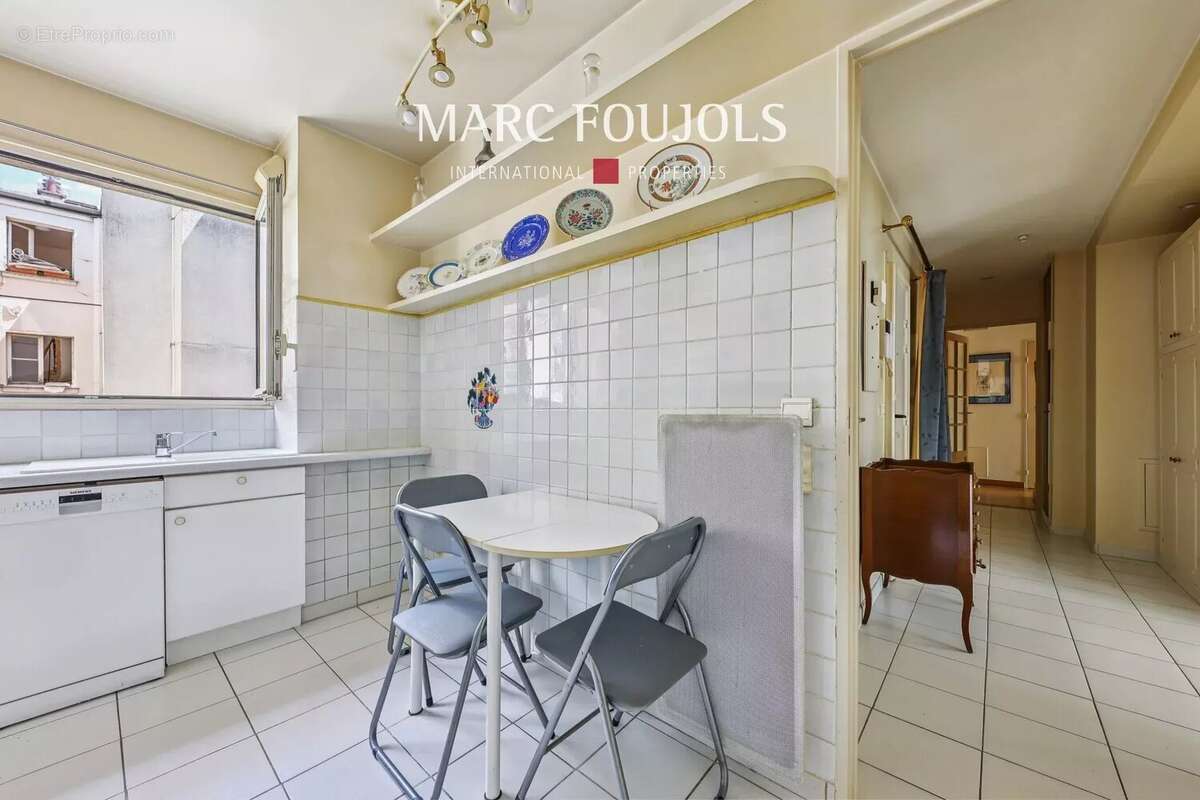 Appartement à PARIS-16E