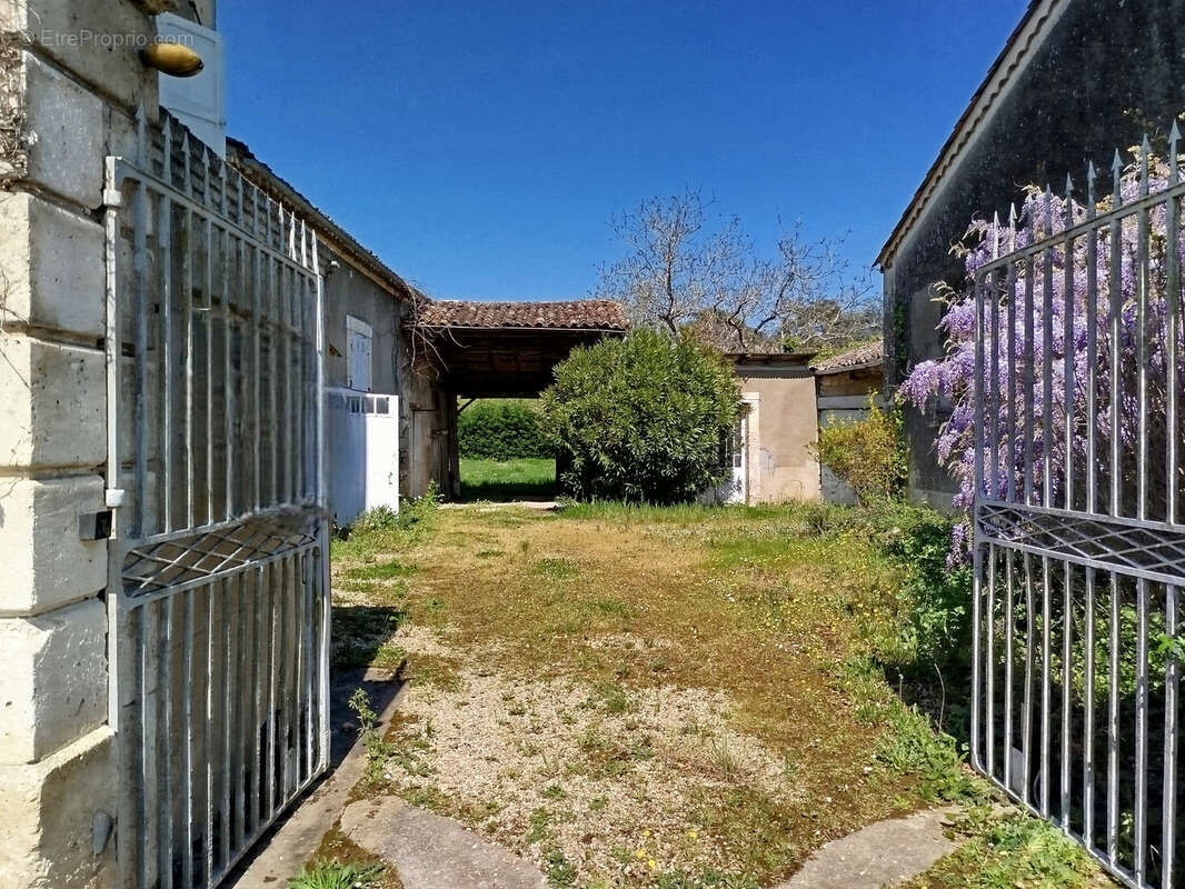 Maison à LAMOTHE-MONTRAVEL