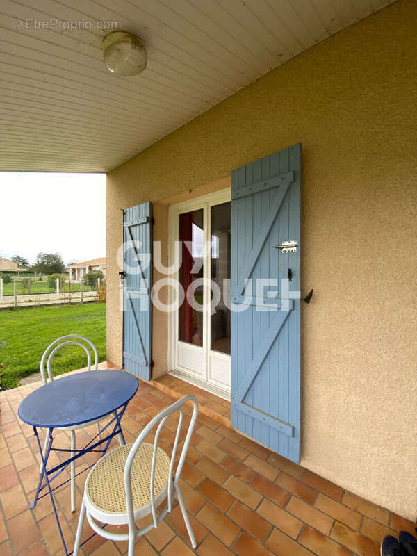 Maison à SAINT-MAGNE-DE-CASTILLON