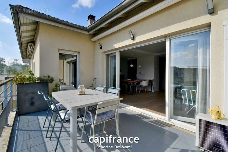 Tassin la demi lune - Appartement T4 de 101m² avec terrasse de 18m² avec garage de 43m² et place de stationnement - photo 4