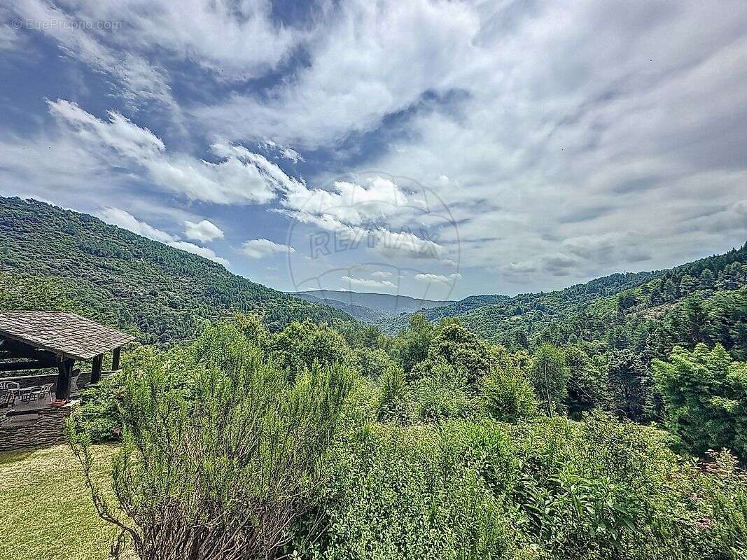 Maison à SAINT-GERMAIN-DE-CALBERTE