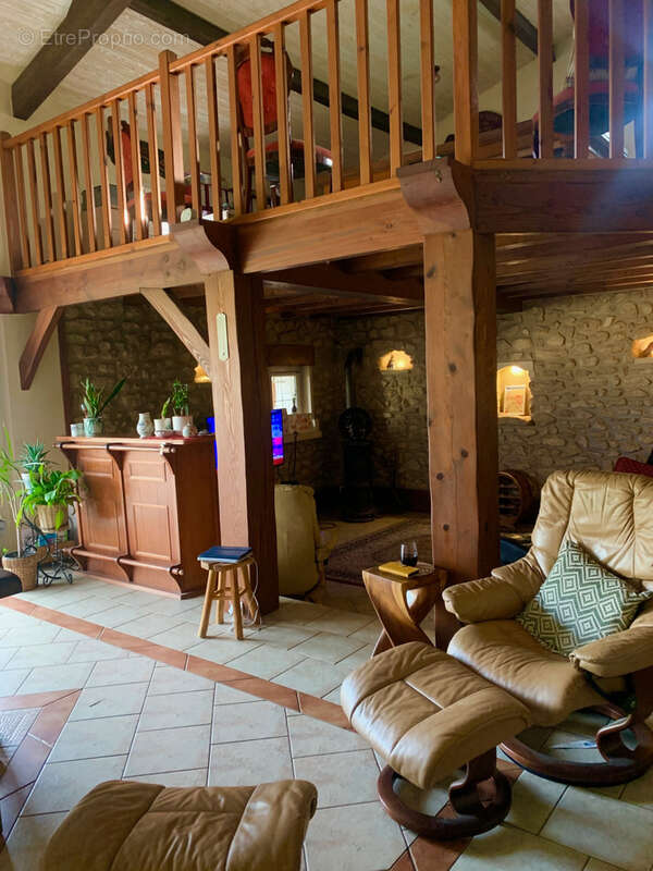 Maison à MENESPLET
