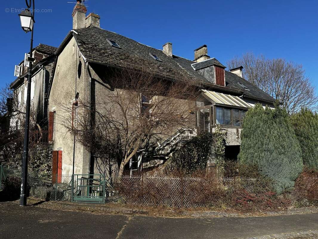 Maison à ANGLARDS-DE-SALERS