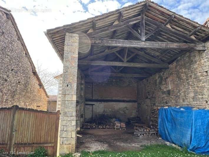 Maison à CELLEFROUIN