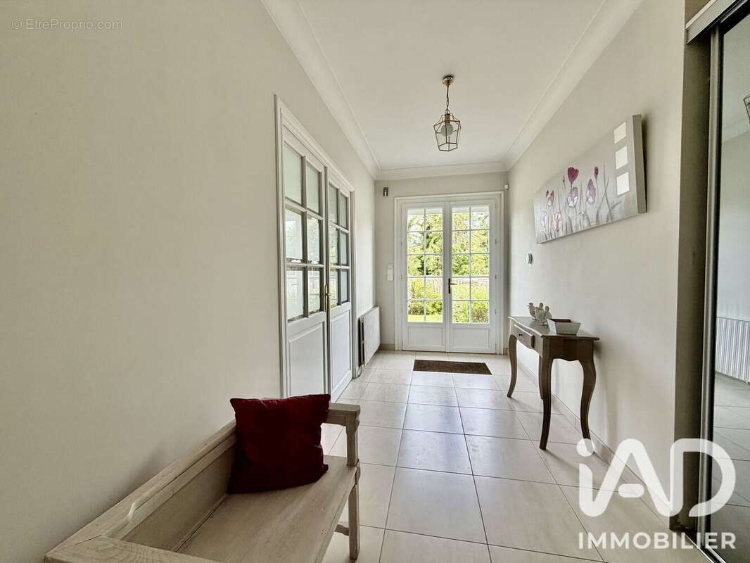 Photo 2 - Maison à FLEURINES