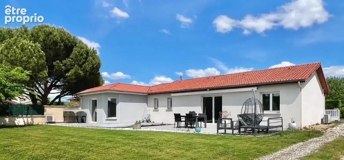 Maison à VEAUCHE