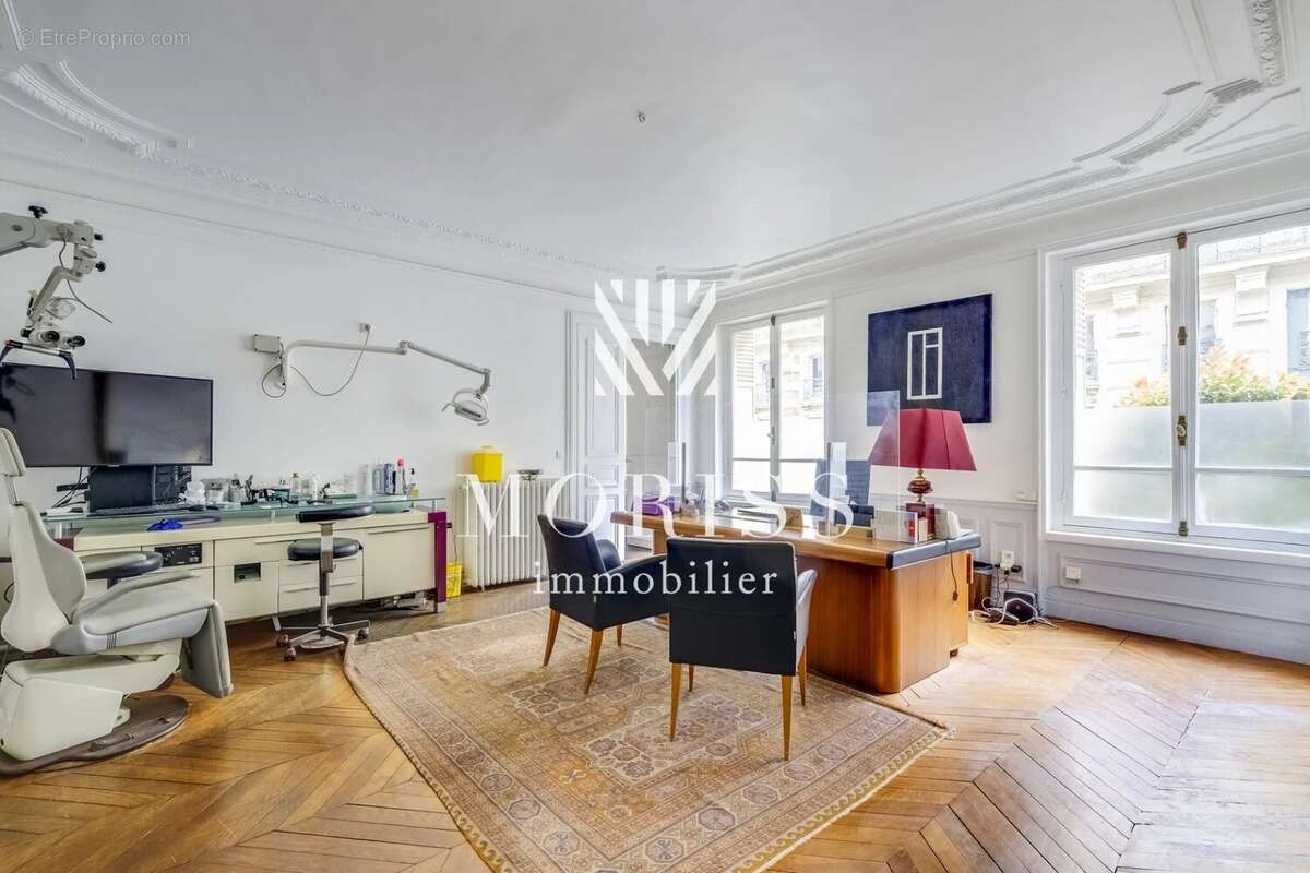 Appartement à PARIS-8E