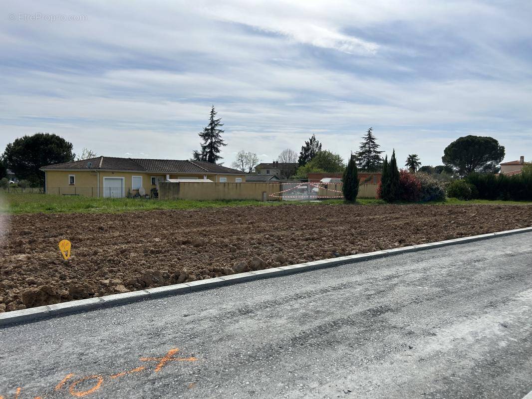 Terrain à LESCURE-D&#039;ALBIGEOIS