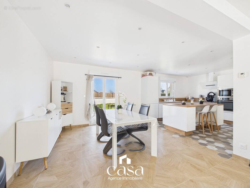 Maison à DEMOUVILLE