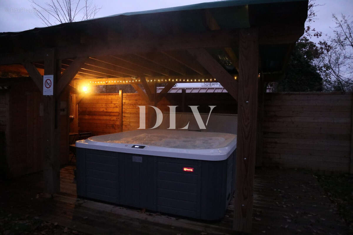 Terrain à MONTEREAU-FAULT-YONNE