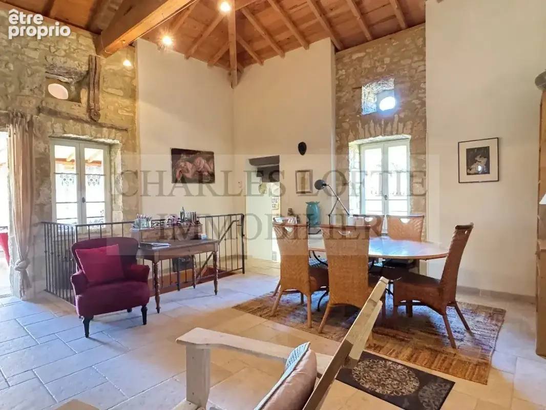 Propriété de caractère au cœur de 17 hectares de nature, avec maison principale, gîtes et piscine - photo 7