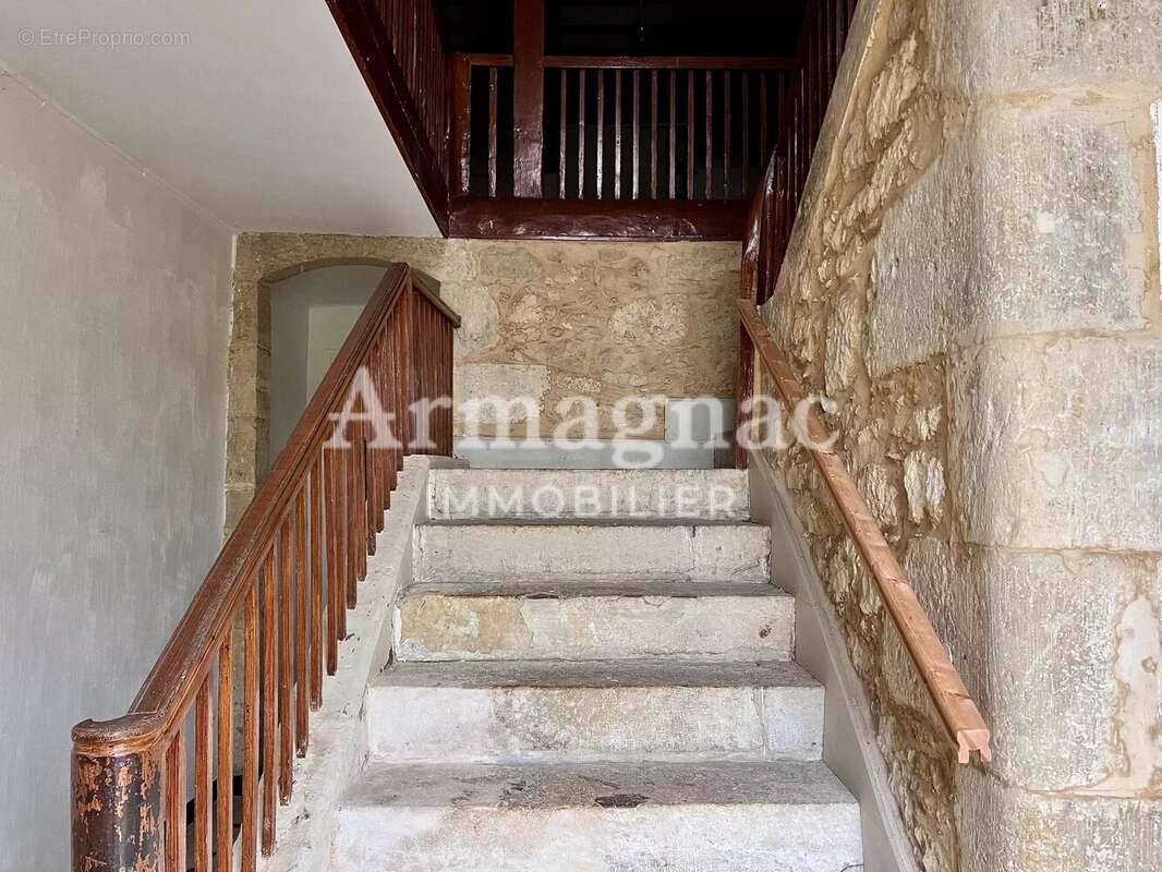 Maison en pierre avec dépendances à rénover - photo 8