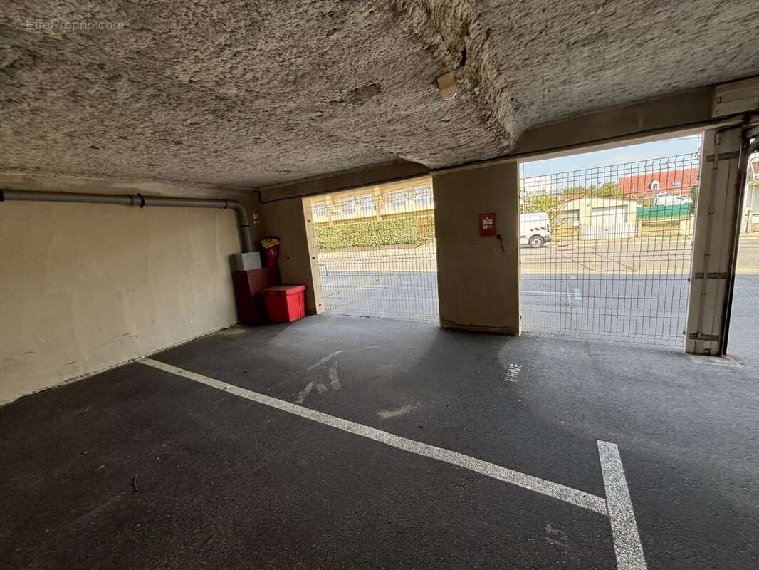 Parking à CAMIERS