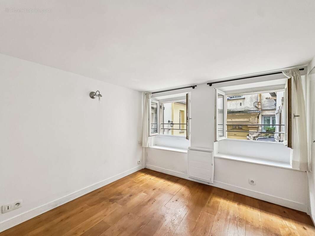 Appartement à PARIS-9E