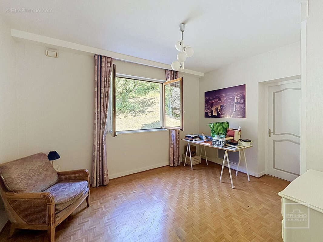 SAINT DIDIER AU MONT D'OR, Maison de 182 m² au calme avec beau potentiel - photo 10