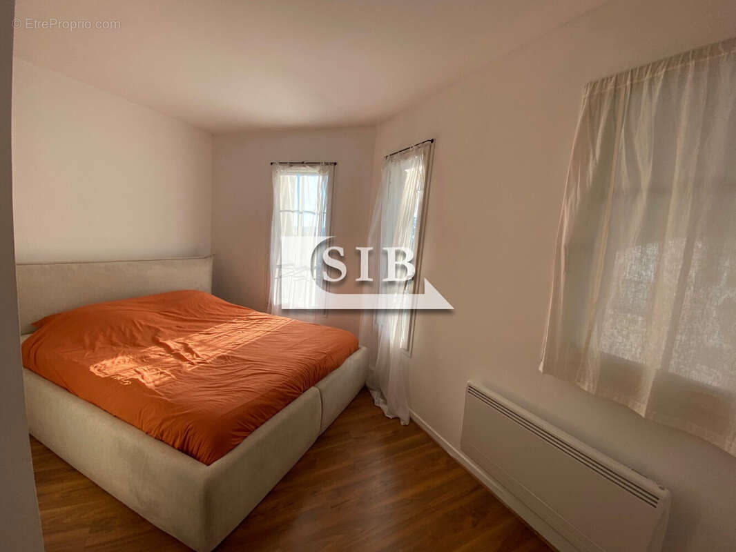 chambre 1 - Appartement à LONGPONT-SUR-ORGE