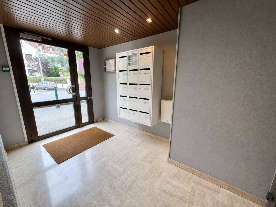 À vendre – Appartement 3 pièces de 73 m² à Garges-lès-Gonesse - photo 6