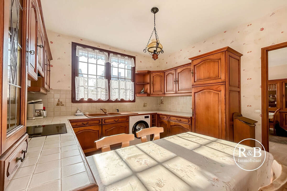 Maison à LES CLAYES-SOUS-BOIS