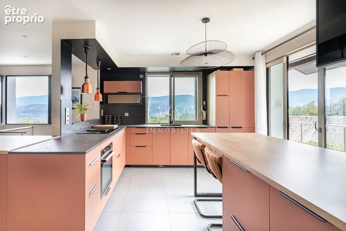 Maison familiale de 226m²  Vue Exceptionnelle sur les montagnes et Studio indépendant - photo 2