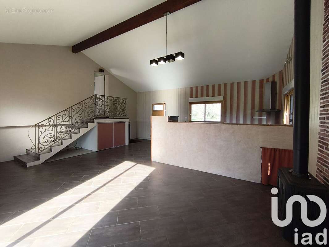 Photo 3 - Maison à LUSIGNAN