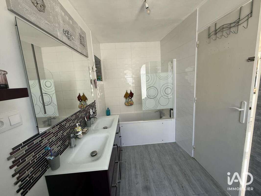 Maison 115 m² à Ville-Saint-Jacques  - photo 9