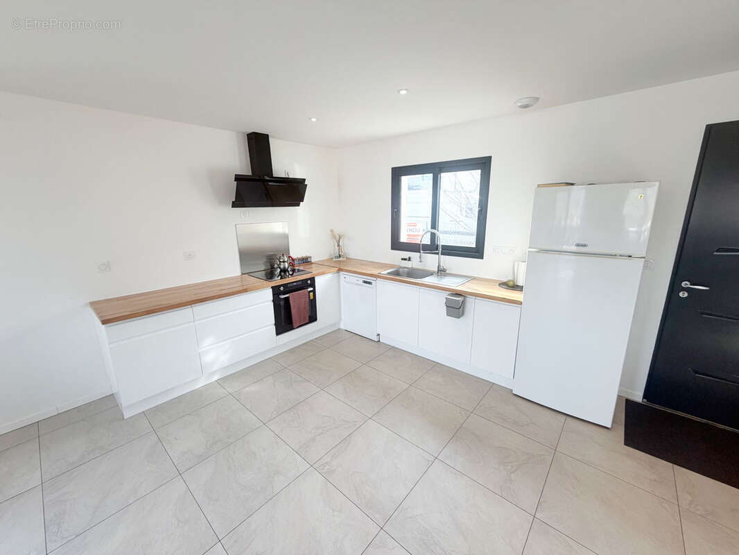 Maison à LES MARTRES-DE-VEYRE