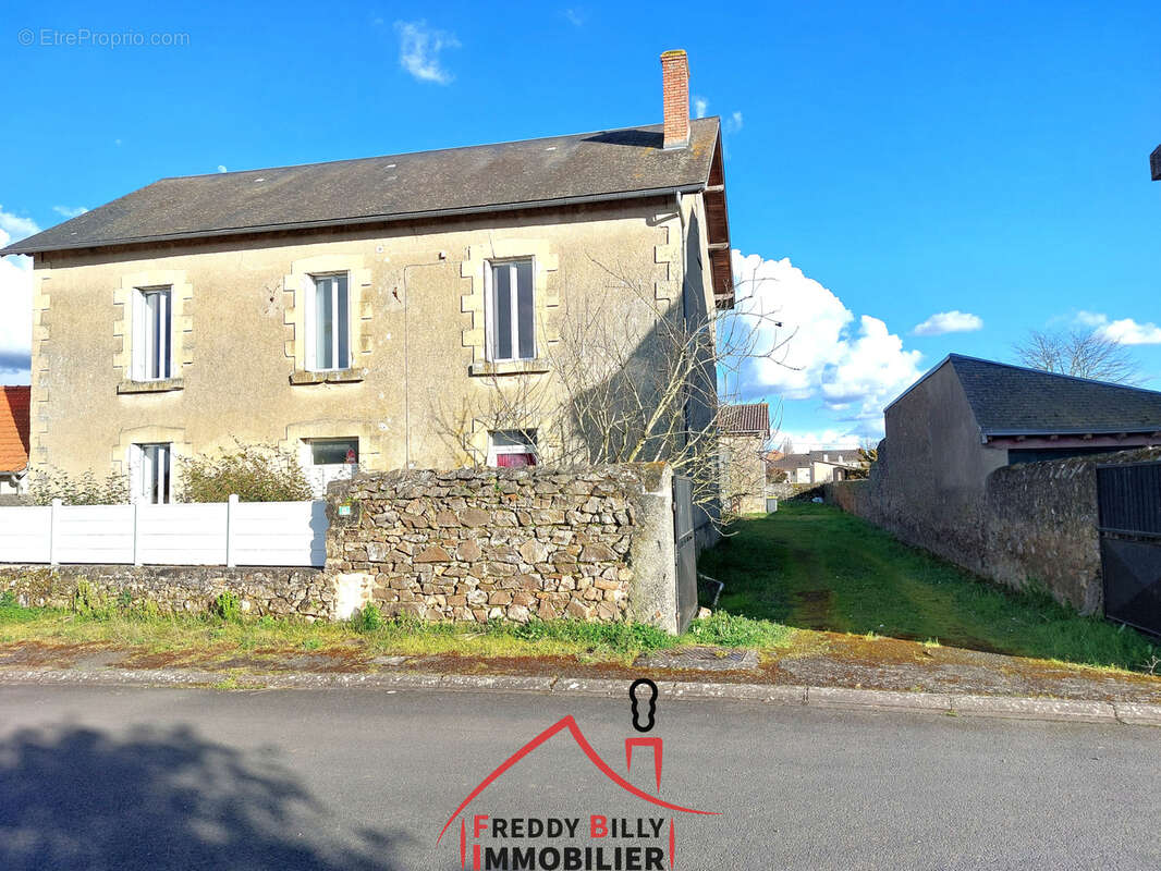 Maison à SAINT-VARENT