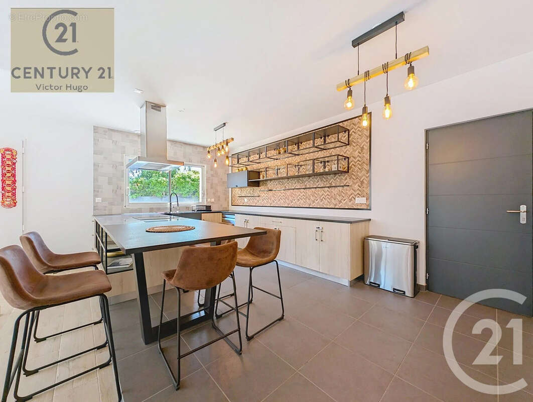 Maison 243 m² à Limoges  - photo 2