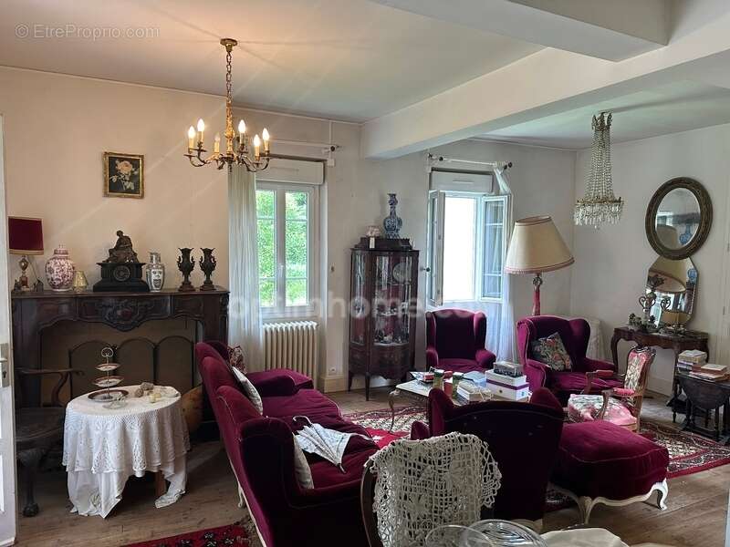 Maison de ville avec charme et caractère, spacieuse dépendance en pierre, jardin de 2000 M2 - photo 10