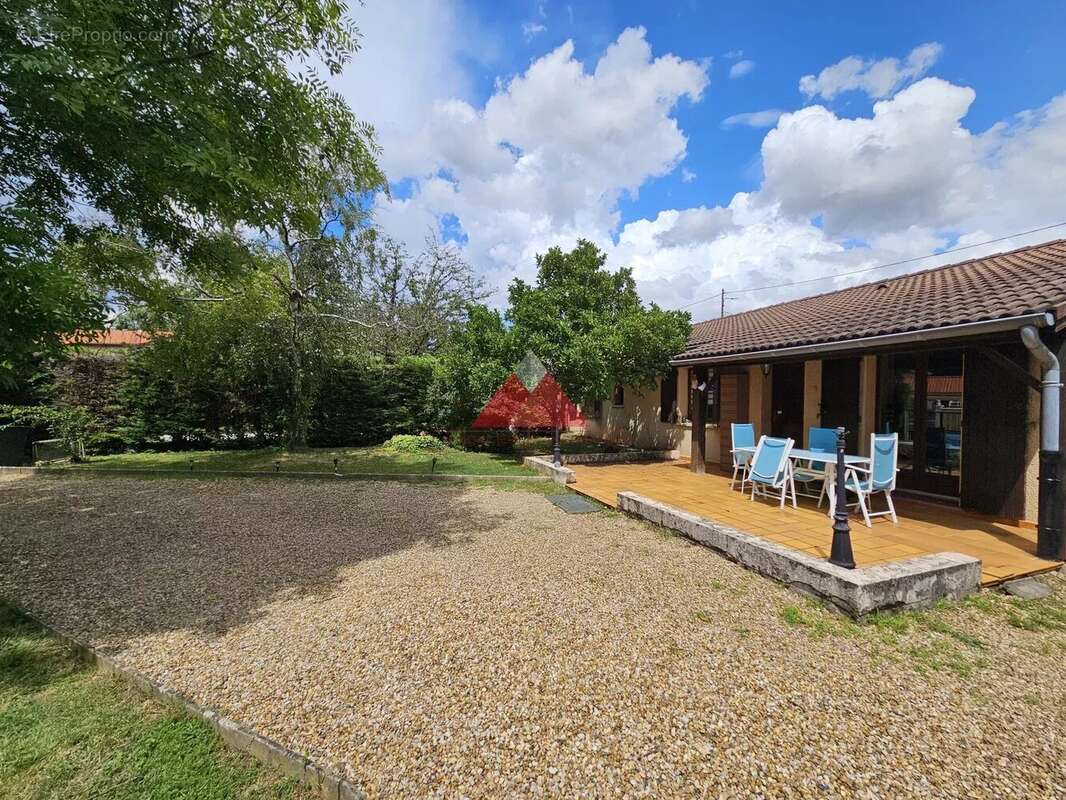 Maison à GENAY