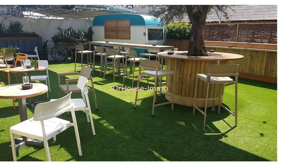 Commerce à MEXIMIEUX