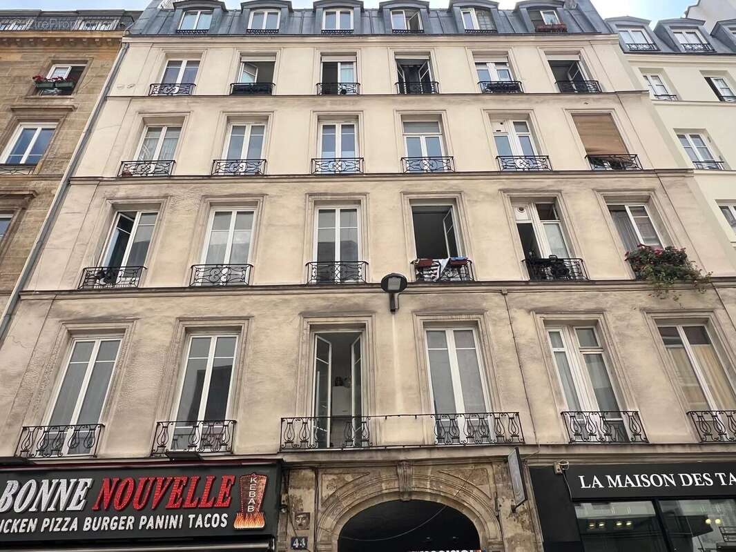 Studio paris iième avec ascenseur - photo 5