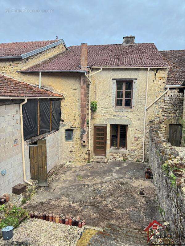 Maison à NEUVELLE-LES-VOISEY