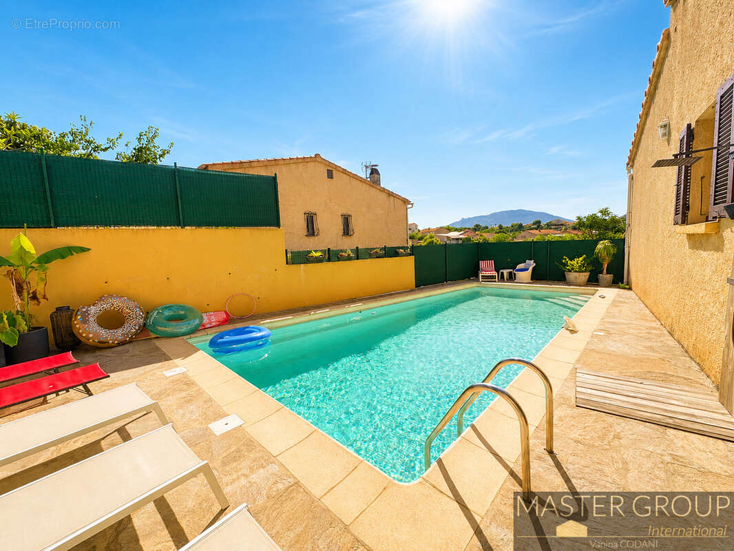AJACCIO   Superbe villa de près de 200 m2 avec piscine, 6 chambres, deux appartements indépendants, garage et - photo 7
