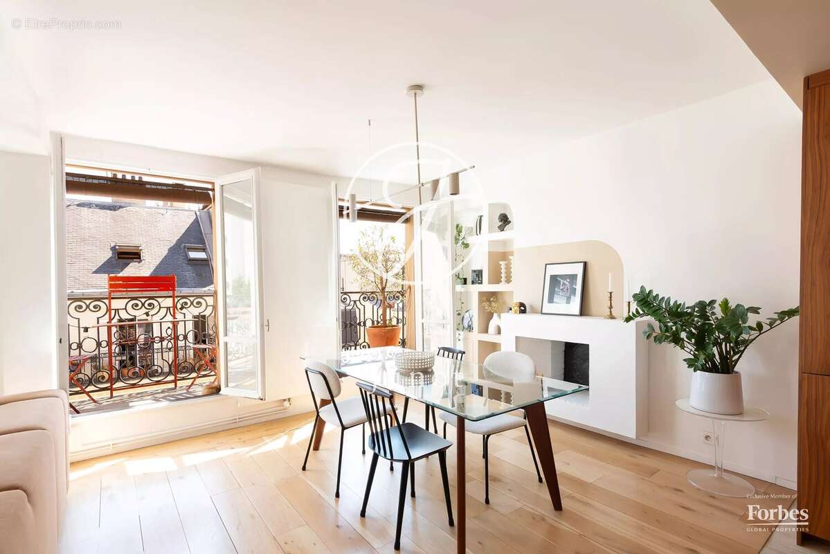 Paris 9e - BLANCHE - Appartement - 3 pièces - 70,06m² Carrez - 69,63m² au sol - 1 chambre - 1 bureau -  Balcon filant - photo 2