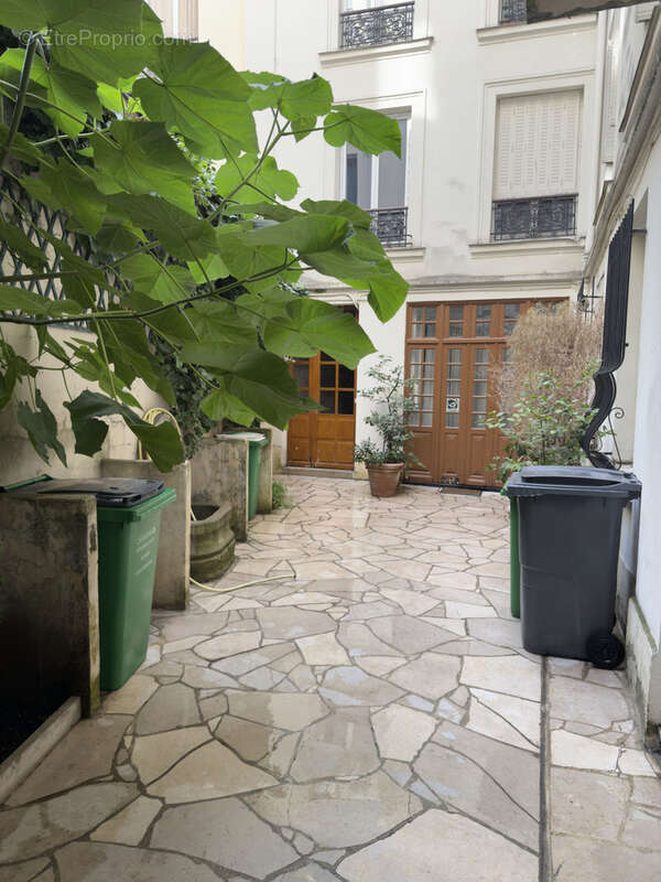 Appartement 60 m² à Paris-10e  - photo 3