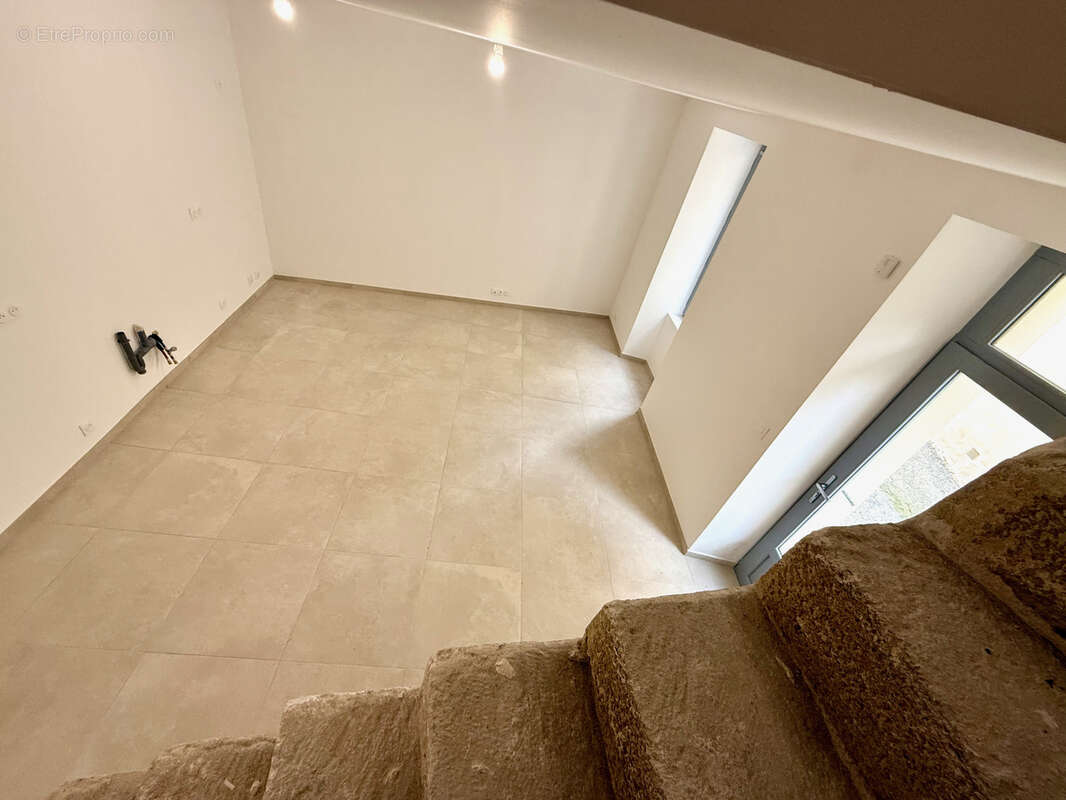 Appartement à SUZE-LA-ROUSSE