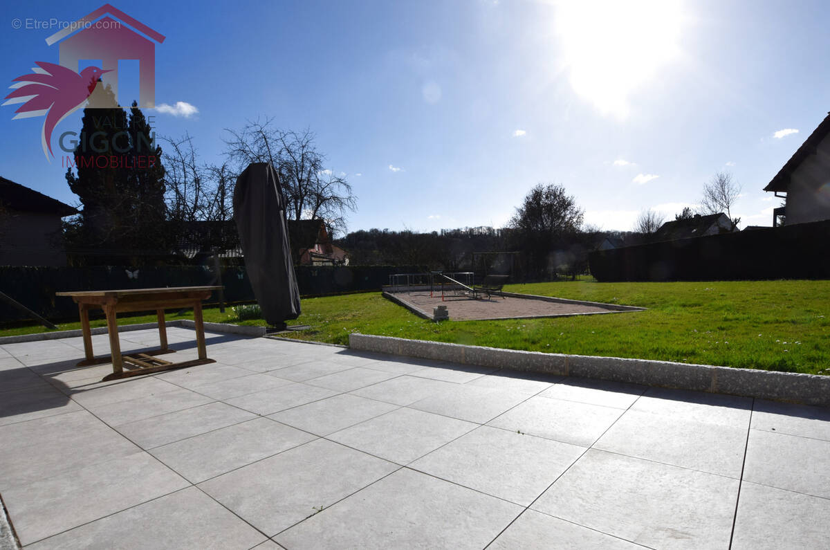 Maison à VIEUX-CHARMONT