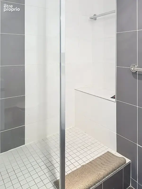 Appartement traversant de 137 m2 ascenseur, balcon terrasse, cave et box - photo 11