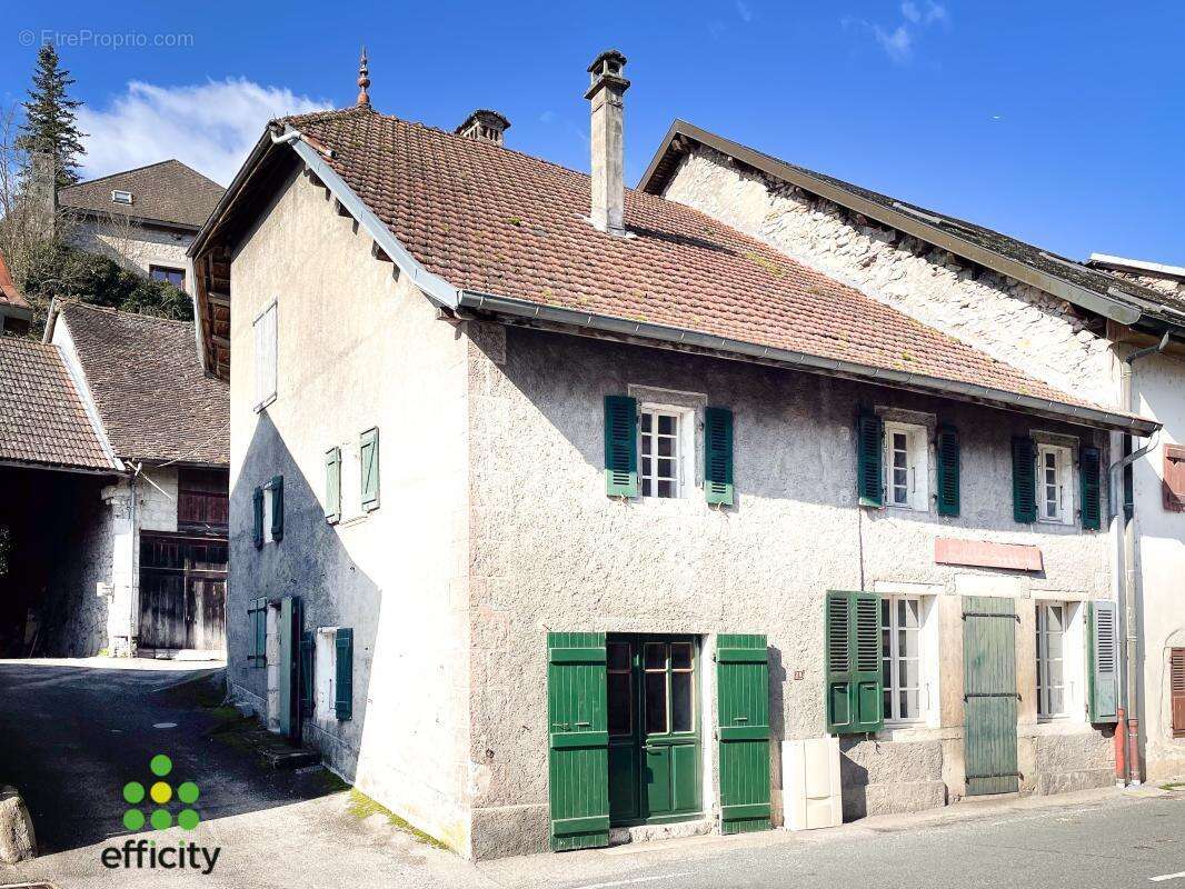 Maison 150 m² à Cressin-Rochefort  - photo 2