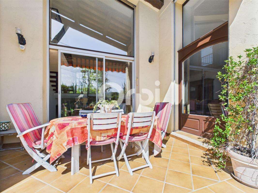 Maison à MANDELIEU-LA-NAPOULE