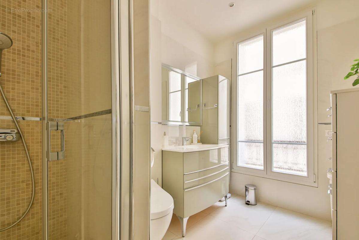 Appartement à NEUILLY-SUR-SEINE