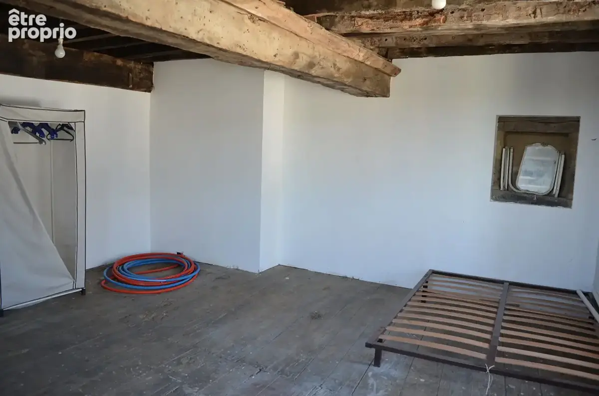 Maison de caractère à rénover au coeur de la  fabuleuse cité médiévale de Moncontour - photo 11