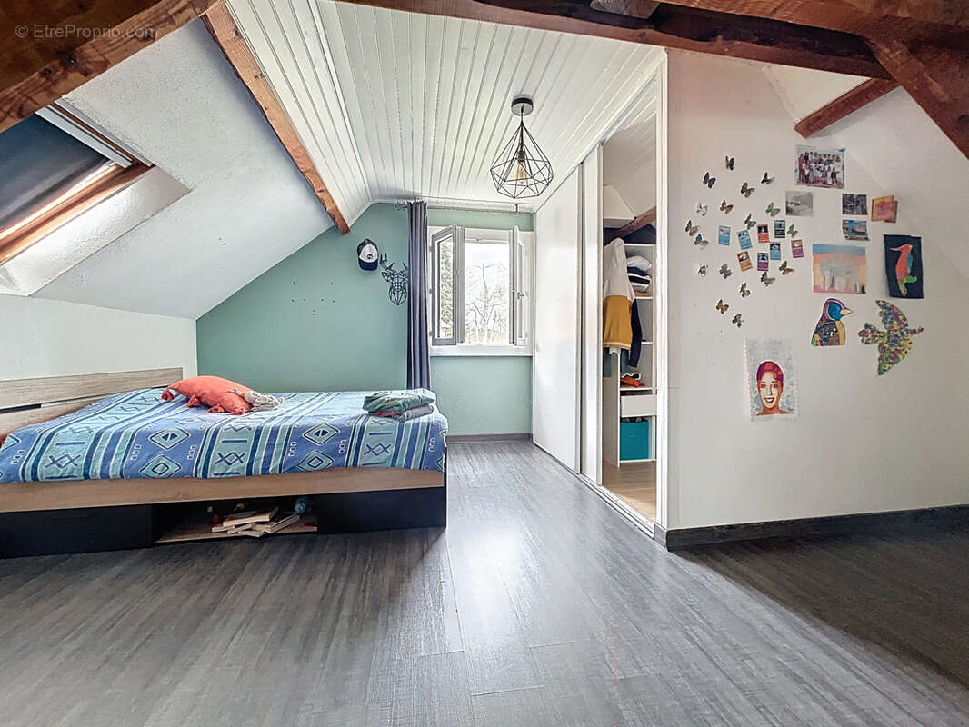 Maison à SAINT-PANTALEON-DE-LARCHE